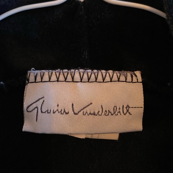 Black Velvet Mock Neck Slightly Cropped Short sleeved Holiday Blouse. Size XL - Picture 7 of 12